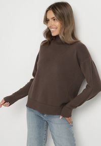 Born2be - Brązowy Golf z Domieszką Kaszmiru Ozdobiony Przeszyciami Avonella. Okazja: na co dzień. Typ kołnierza: golf. Kolor: brązowy. Materiał: kaszmir. Wzór: aplikacja. Styl: casual, klasyczny #5