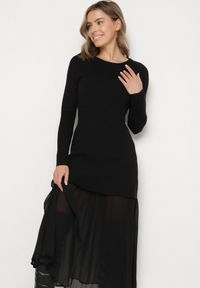 Born2be - Czarna Dopasowana Sukienka z Wiskozą z Długim Rękawem i Plisowanym Dołem Zenica. Okazja: na co dzień. Kolor: czarny. Materiał: wiskoza. Długość rękawa: długi rękaw. Styl: klasyczny, casual, elegancki #6