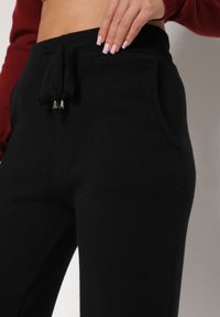 Born2be - Czarne Dzianinowe Spodnie o Szerokim Kroju ze Sznurkami Melatusa. Okazja: na co dzień. Stan: podwyższony. Kolor: czarny. Materiał: dzianina. Styl: klasyczny, casual, elegancki #5