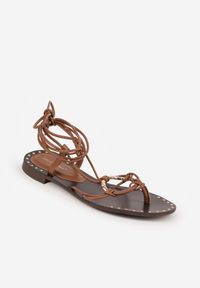 Renee - Brązowe Sandały Japonki w Stylu Rzymianek z Metaliczną Aplikacją Nemorlyn. Okazja: na co dzień. Zapięcie: pasek. Kolor: brązowy. Materiał: len. Wzór: aplikacja. Sezon: lato. Obcas: na płaskiej podeszwie. Styl: boho, wakacyjny, casual #7