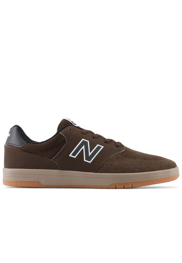 Buty New Balance Numeric NM425DFB - brązowe. Kolor: brązowy. Materiał: materiał, zamsz, guma. Szerokość cholewki: normalna. Sport: skateboard
