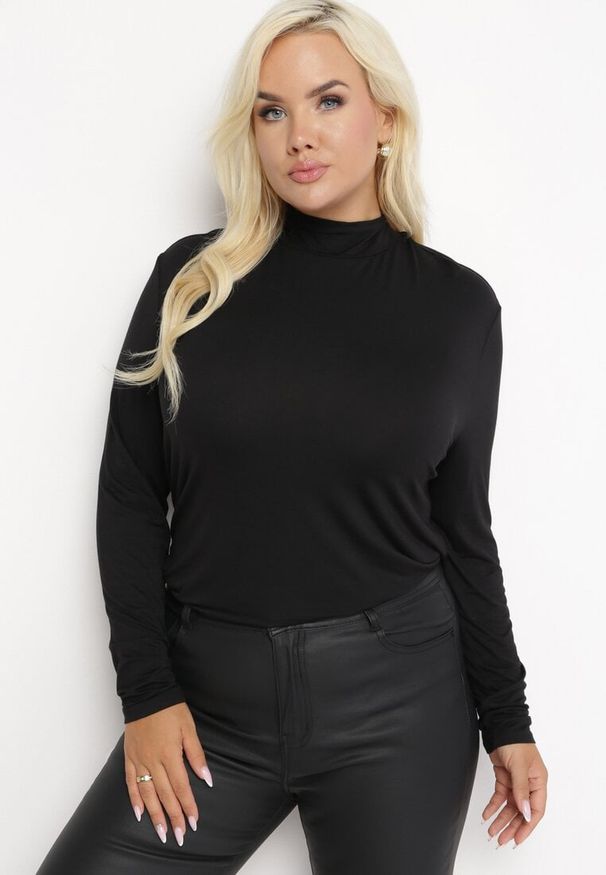 Born2be - Czarny Golf Niinisto. Okazja: na co dzień. Typ kołnierza: golf. Kolekcja: plus size. Kolor: czarny. Długość: długie. Wzór: jednolity. Materiał: jeans, skóra, dzianina. Długość rękawa: długi rękaw. Styl: casual, elegancki
