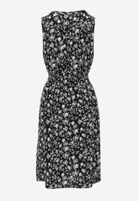 Born2be - Czarna Sukienka z Wiskozy Marszczoną Gumką w Pasie i Kopertowym Dekoltem Nivih. Kolor: czarny. Materiał: wiskoza. Długość rękawa: bez rękawów. Typ sukienki: kopertowe #3