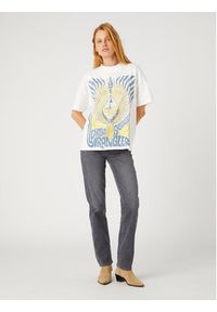 Wrangler T-Shirt Girlfriend W7R9EEW04 112334760 Biały Regular Fit. Kolor: biały. Materiał: bawełna