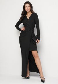Born2be - Czarna Sukienka z Efektownym Marszczeniem i Rozcięciem z Wiskozą Kliheria. Okazja: na co dzień. Kolor: czarny. Materiał: wiskoza. Długość rękawa: długi rękaw. Styl: klasyczny, casual, elegancki #4