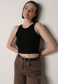 Born2be - Czarny Top z Prążkowanego Materiału Zitessa. Okazja: na co dzień. Kolor: czarny. Materiał: prążkowany, materiał. Długość rękawa: na ramiączkach. Styl: casual, elegancki, klasyczny #7