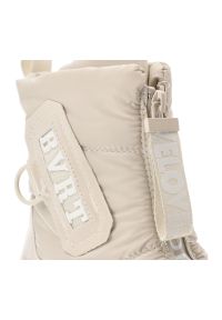 Beżowe Śniegowce Filippo Ocieplane Buty Damskie. Okazja: na spacer. Zapięcie: zamek. Kolor: beżowy. Materiał: materiał. Wzór: napisy. Sezon: zima #6