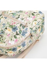 Wittchen - Damski plecak z ekoskóry w kwiaty zaokrąglony jasny beż. Kolor: beżowy. Materiał: skóra ekologiczna. Wzór: kwiaty. Styl: elegancki #4