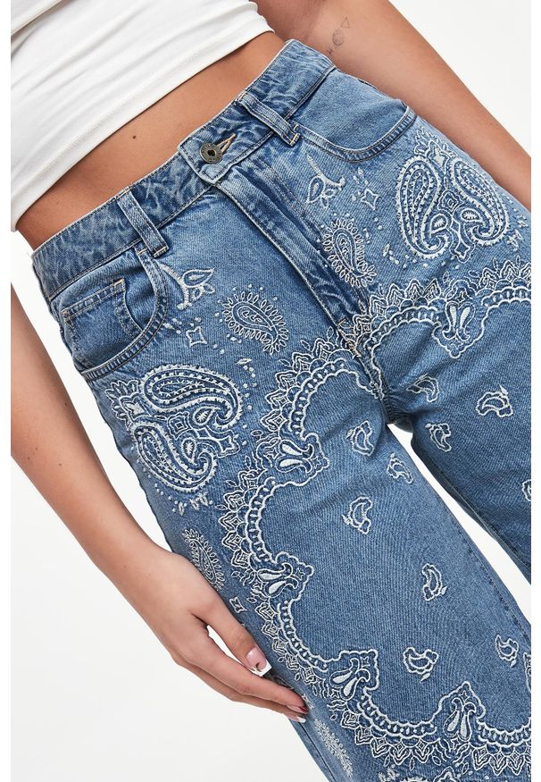 Liu Jo - Bermudy damskie z haftem LIU JO. Wzór: haft