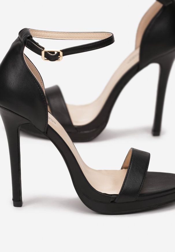 Born2be - Czarne Sandały na Szpilce z Otwartym Noskiem Aisits. Nosek buta: otwarty. Zapięcie: pasek. Kolor: czarny. Obcas: na szpilce. Styl: klasyczny