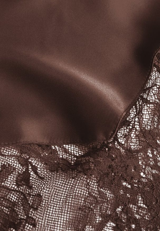 Renee - Brązowa Koktajlowa Spódnica z Satyny z Koronką Avelori. Kolor: brązowy. Materiał: satyna, koronka. Wzór: koronka. Styl: wizytowy