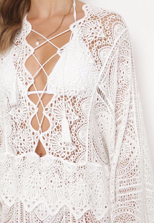 Born2be - Biała Szydełkowa Sukienka Maxi z Wiązaniem Vaskoppe. Kolor: biały. Materiał: tkanina. Typ sukienki: proste. Długość: maxi