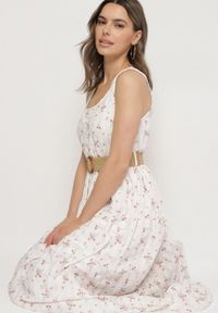 Born2be - Biała Rozkloszowana Sukienka w Kwiaty Ozdobiona Plecionym Paskiem Iffalle. Okazja: na co dzień, na spacer. Kolor: biały. Materiał: skóra. Wzór: aplikacja, kwiaty. Typ sukienki: proste. Styl: casual, elegancki #3