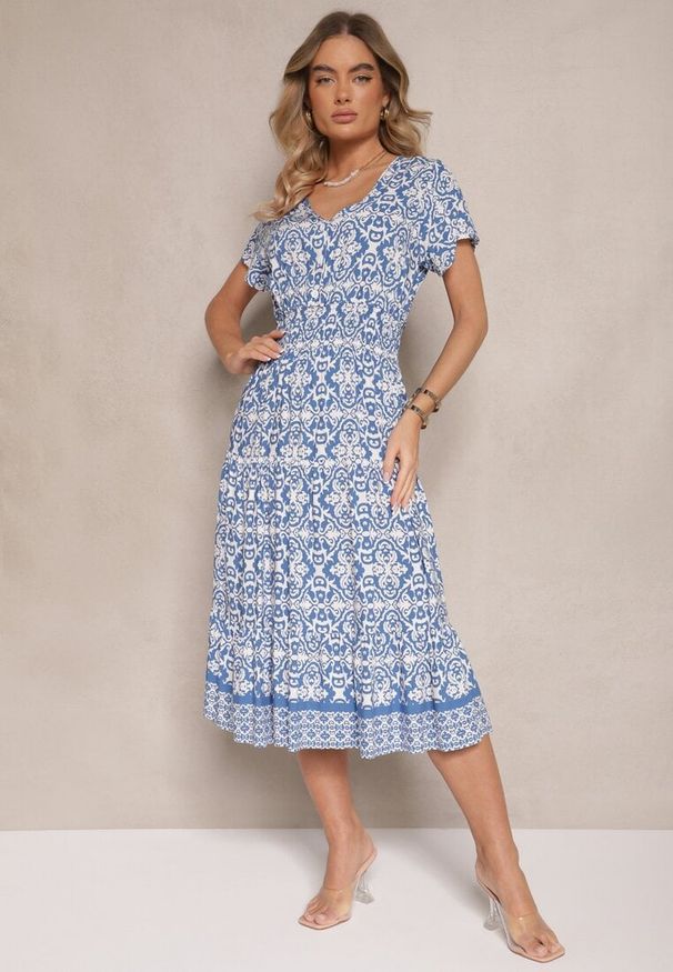 Renee - Niebieska Rozkloszowana Sukienka z Bawełny w Print Paisley Lanarisa. Okazja: na co dzień. Typ kołnierza: dekolt w kształcie V. Kolor: niebieski. Materiał: bawełna. Długość rękawa: krótki rękaw. Wzór: paisley, nadruk. Sezon: lato. Styl: elegancki, casual
