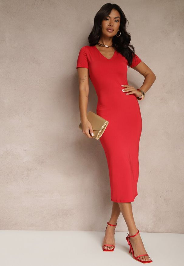 Renee - Czerwona Sukienka Bodycon o Dopasowanym Kroju z Dekoltem w V Efrerina. Okazja: na co dzień. Kolor: czerwony. Materiał: jeans. Długość rękawa: krótki rękaw. Typ sukienki: bodycon. Styl: klasyczny, elegancki, casual