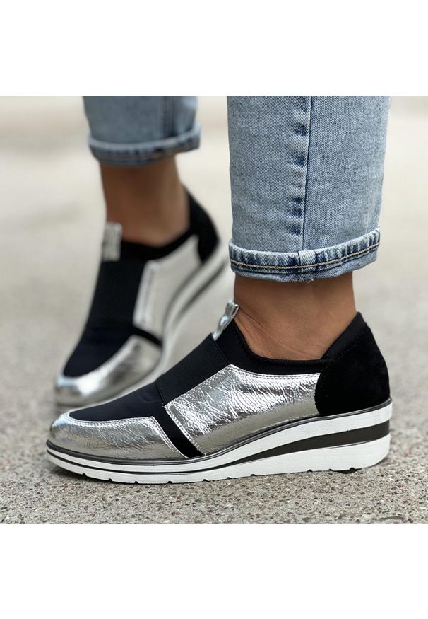 Czarne sneakersy damskie Jezzi 1738-16 Sl. Kolor: czarny. Materiał: zamsz, skóra