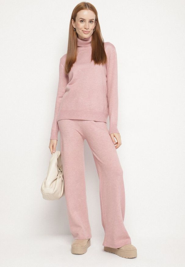 Born2be - Różowy Dzianinowy Komplet z Wełną i Bawełną Spodnie i Sweter z Golfem Errele. Kolor: różowy. Materiał: bawełna, dzianina, wełna