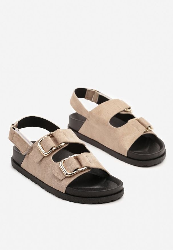 Born2be - Ciemnobeżowe Sandały z Ozdobnymi Klamrami i Paskiem na Rzep Nurimaya. Okazja: na spacer. Zapięcie: klamry. Kolor: beżowy. Materiał: jeans. Styl: elegancki