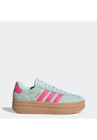 Adidas - Buty do chodzenia damskie ADIDAS VL Court. Kolor: różowy, niebieski, wielokolorowy. Materiał: kauczuk, zamsz. Szerokość cholewki: normalna. Sport: turystyka piesza