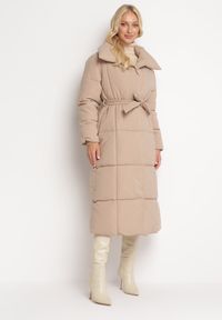 Born2be - Beżowa Pikowana Kurtka Płaszcz za Kolano z Wiązanym Paskiem Opiedsse. Kolor: beżowy #1