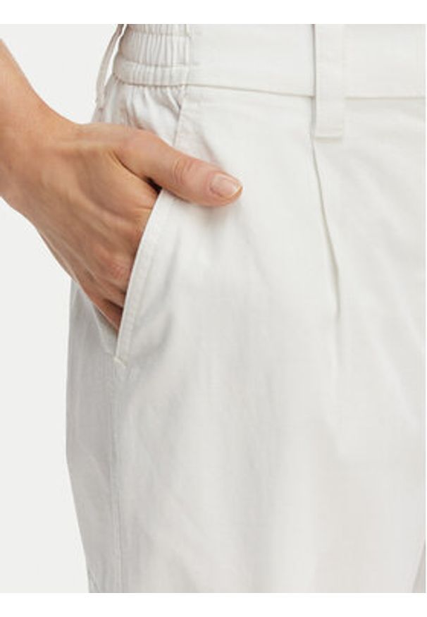 Calvin Klein Jeans Spodnie cargo LV047F623G Écru Relaxed Fit. Kolor: kremowy. Materiał: bawełna