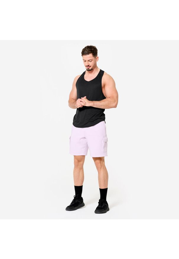 DOMYOS - Spodenki fitness męskie Domyos cargo. Kolor: fioletowy. Materiał: włókno, materiał. Wzór: ze splotem. Sport: fitness