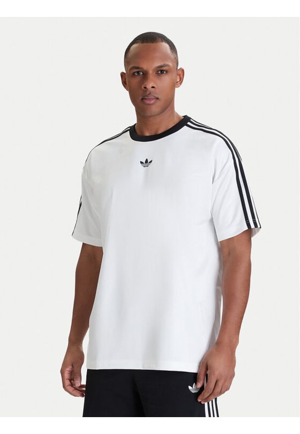 Adidas - adidas T-Shirt adicolor Jacquard KD5829 Biały Loose Fit. Kolor: biały. Materiał: syntetyk