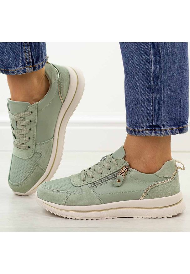 Zielone skórzane sneakersy damskie Sergio Leone Sp116. Okazja: na spacer, na co dzień. Nosek buta: okrągły. Kolor: zielony. Materiał: skóra. Sezon: wiosna, lato. Styl: casual, elegancki, klasyczny