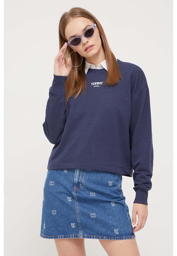 Tommy Jeans bluza damska kolor granatowy z nadrukiem. Kolor: niebieski. Materiał: bawełna. Wzór: nadruk. Styl: klasyczny