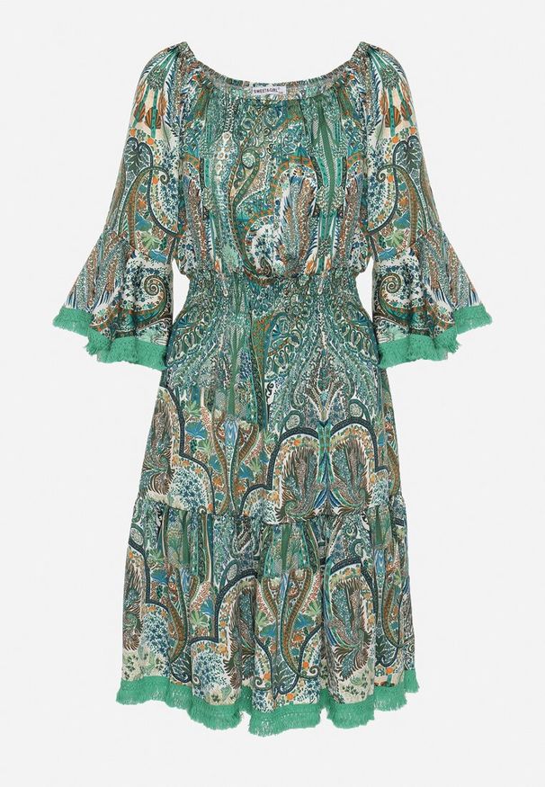 Born2be - Zielona Sukienka Hiszpanka Ozdobiona Frędzlami o Rozkloszowanym Fasonie w Print Paisley Allnight. Okazja: na co dzień. Typ kołnierza: dekolt hiszpanka. Kolor: zielony. Wzór: aplikacja, nadruk, paisley. Typ sukienki: proste. Styl: elegancki, casual