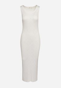 Born2be - Biała Dopasowana Sukienka z Delikatnym Ażurowym Wzorem i Metaliczną Nicią w Romby Peridoma. Okazja: na co dzień. Kolor: biały. Wzór: ażurowy. Typ sukienki: proste, dopasowane. Styl: casual #6