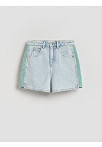 Reserved - Jeansowe szorty z lampasem - niebieski. Kolor: niebieski. Materiał: jeans #1