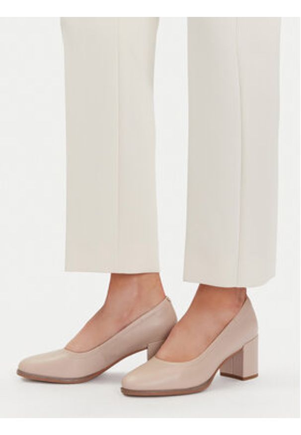 Clarks Półbuty Freva 55 26181336 Beżowy. Kolor: beżowy. Materiał: skóra