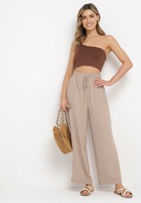 Born2be - Ciemnobeżowe Spodnie z Prostą Nogawką i Kieszeniami oraz Sznurkiem w Talii Qulai. Okazja: na co dzień. Stan: podwyższony. Kolor: beżowy. Styl: casual #3