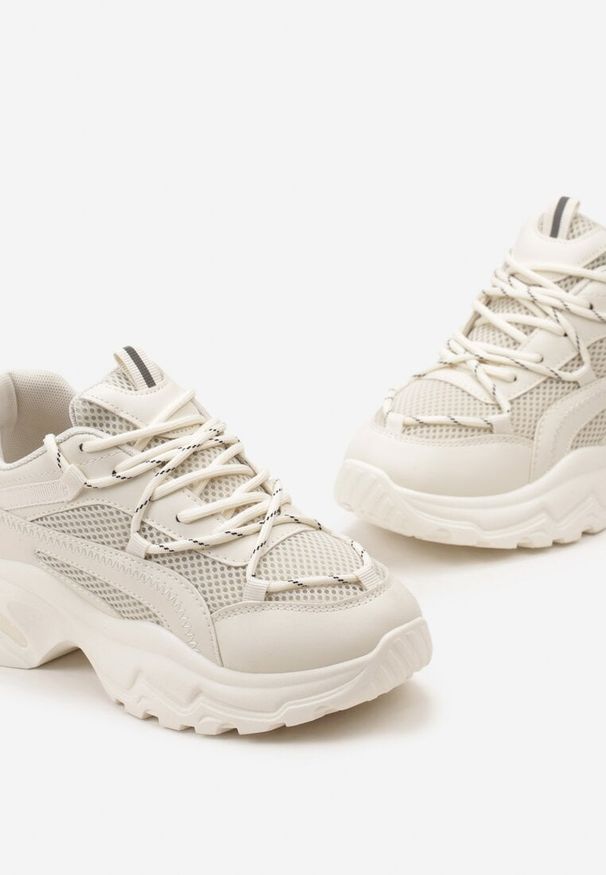 Born2be - Beżowe Sznurowane Sneakersy na Grubej Podeszwie z Odblaskami Xerxia. Kolor: beżowy