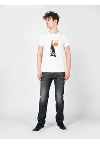 Diesel T-Shirt "T-Iny" | A05152-0ASUB-141 | Mężczyzna | Biały. Okazja: na co dzień. Kolor: biały. Materiał: bawełna. Wzór: nadruk. Styl: elegancki, casual