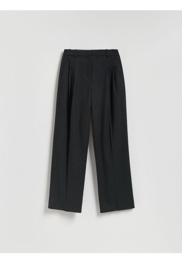 Reserved - Spodnie w kant z wełną - ciemnoszary. Kolor: szary. Materiał: wełna