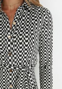 Born2be - Czarna Sukienka Rozkloszowana Długa Def. Kolor: czarny. Materiał: dzianina, materiał. Wzór: geometria. Typ sukienki: koszulowe, dopasowane. Styl: klasyczny. Długość: maxi #5