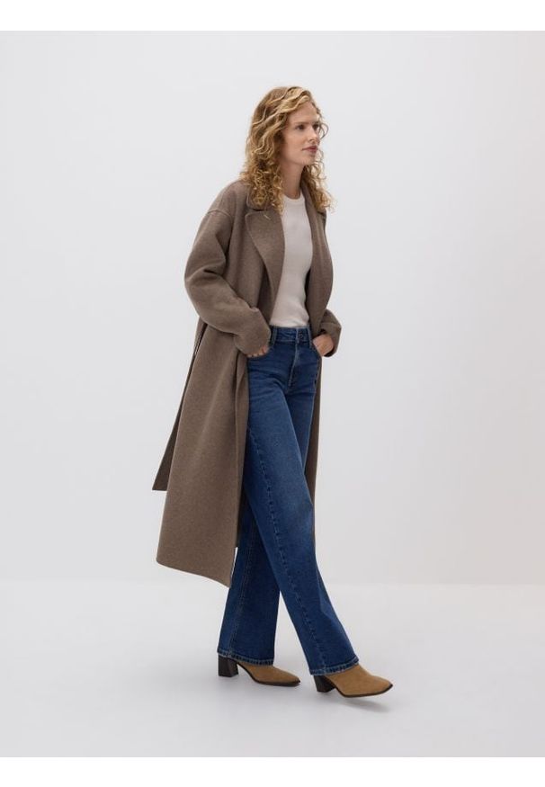 Reserved - Jeansy straight - granatowy. Kolor: niebieski