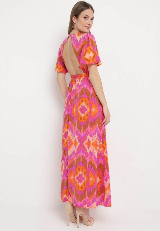 Born2be - Fioletowo-Pomarańczowa Sukienka Rozkloszowana z Trójkątnym Dekoltem w Abstrakcyjny Wzór Valmana. Okazja: na randkę. Kolor: fioletowy. Styl: elegancki