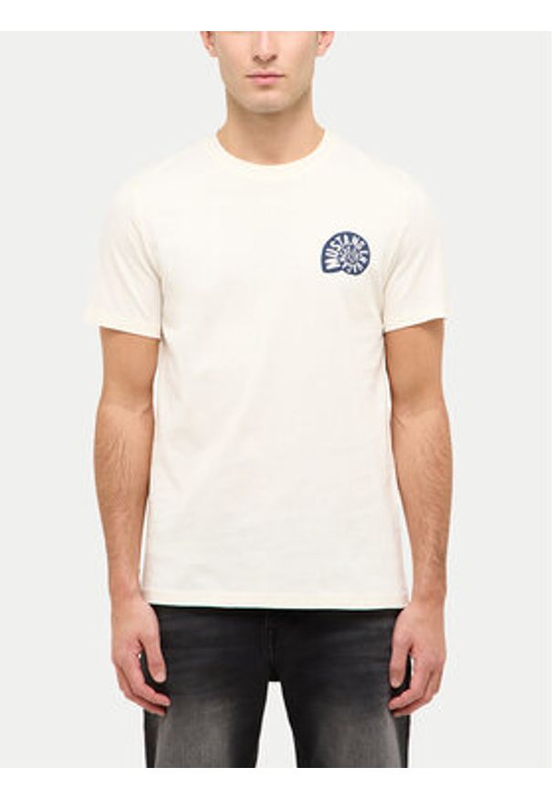 Mustang T-Shirt Austin 1016489 Écru Regular Fit. Materiał: bawełna