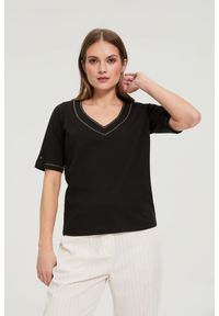 MOODO - Bluzka z dekoltem w serek czarna. Typ kołnierza: dekolt w serek. Kolor: czarny. Materiał: bawełna #1