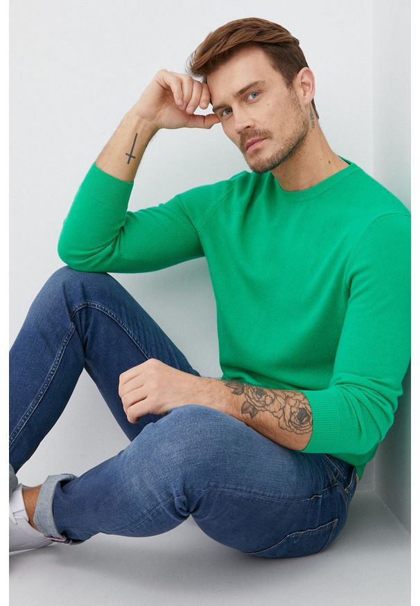 United Colors of Benetton - Sweter wełniany. Okazja: na co dzień. Kolor: zielony. Materiał: wełna. Długość rękawa: długi rękaw. Długość: długie. Styl: casual