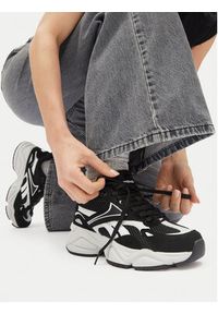 Reebok Sneakersy CHARGE AR30246WBNW Czarny. Kolor: czarny. Materiał: zamsz, skóra #8