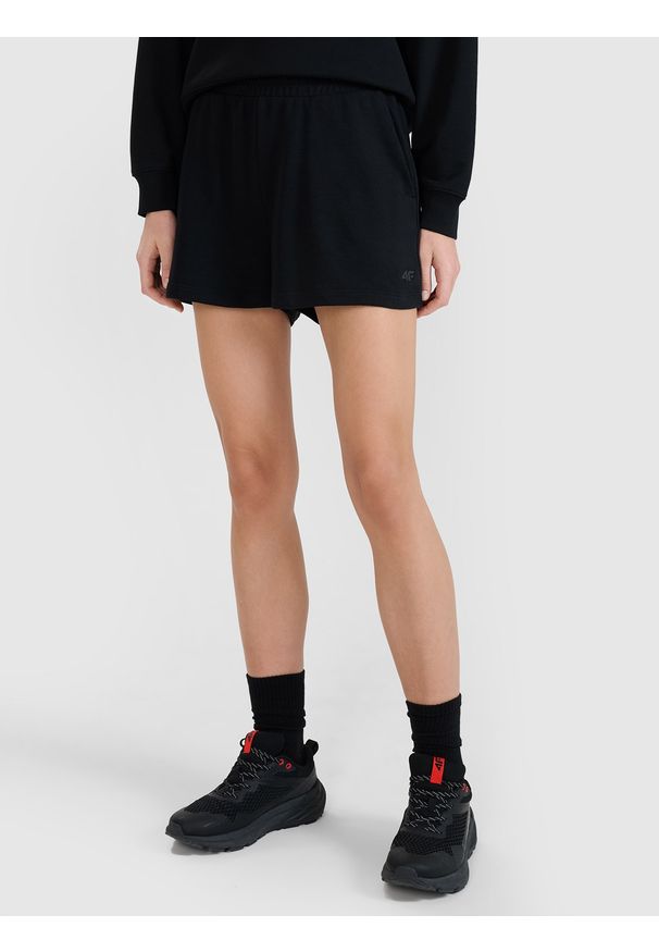 4f - 4F Spodenki dresowe damskie - czarne M. Kolor: czarny. Materiał: dresówka. Długość: krótkie. Wzór: gładki, ze splotem