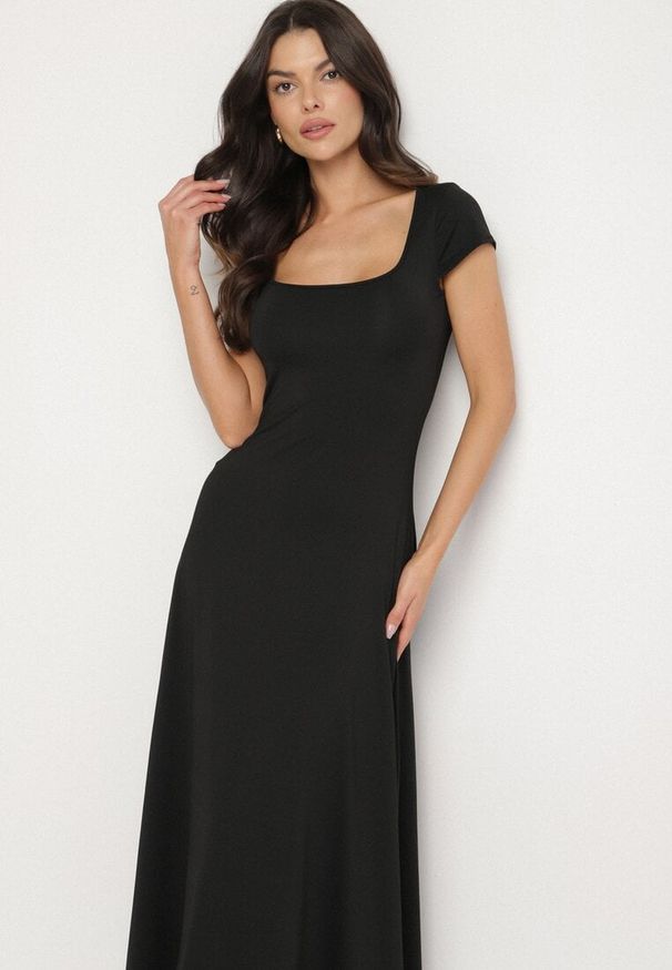 Born2be - Czarna Sukienka z Wiskozą o Rozkloszowanym Kroju z Kwadratowym Dekoltem Nalireina. Okazja: na co dzień. Typ kołnierza: dekolt kwadratowy. Kolor: czarny. Materiał: wiskoza. Typ sukienki: rozkloszowane, proste. Styl: klasyczny, casual