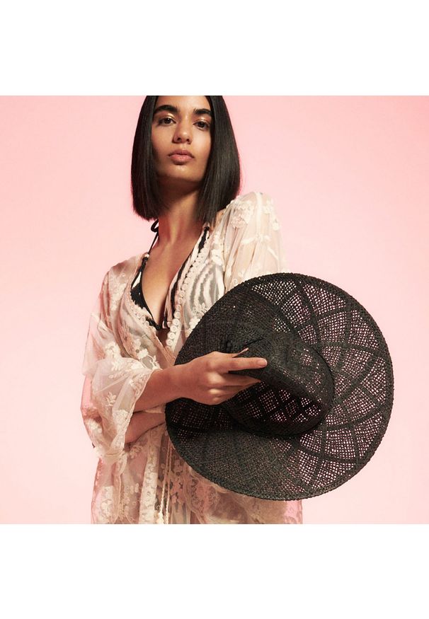 Reserved - Ażurowy kapelusz - Czarny. Kolor: czarny. Wzór: ażurowy