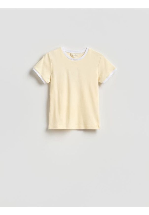 Reserved - T-shirt z kontrastową lamówką - jasnożółty. Kolor: żółty. Materiał: bawełna