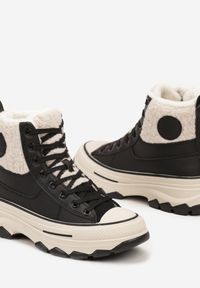 Born2be - Czarne Traperki Typu Trampki na Platformie z Futerkowymi Wstawkami Mialessia. Okazja: na co dzień. Kolor: czarny. Materiał: jeans, skóra. Obcas: na platformie. Styl: casual, rockowy #4