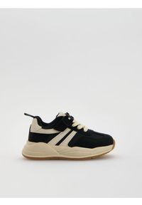 Reserved - Sportowe sneakersy - czarny. Kolor: czarny. Materiał: materiał. Styl: sportowy